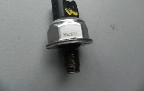 Ford Focus Fuel pressure regulator 9658227880 1747239