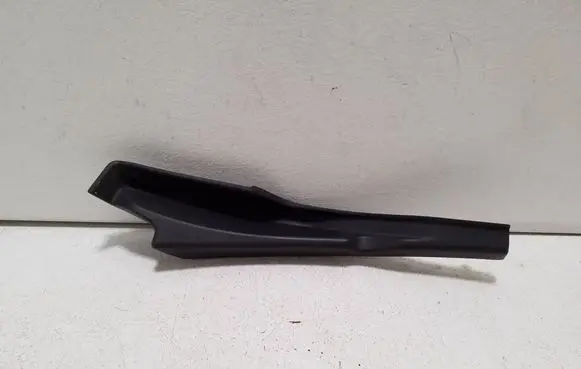 Nissan Leaf I (ZE0) Fender end trim 668953NC0A