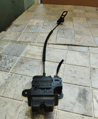 Chevrolet Cruze II Tailgate/trunk/boot lock/catch/latch 13513995