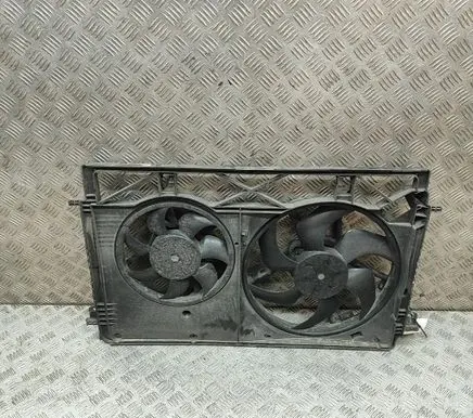Opel Vivaro Radiator cooling fan shroud 214818795R 93868359