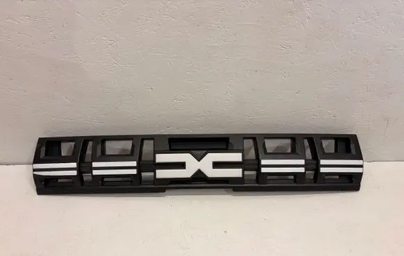 Dacia Duster III Front bumper upper radiator grill 622567432R