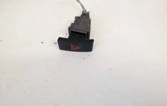Toyota Avensis T270 Hazard light switch 15b279