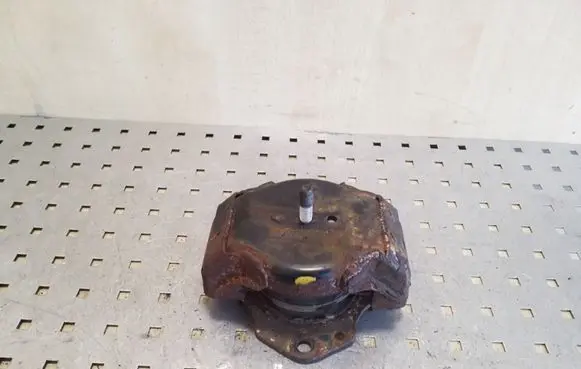 Mitsubishi Pajero Engine mount bracket AV68827