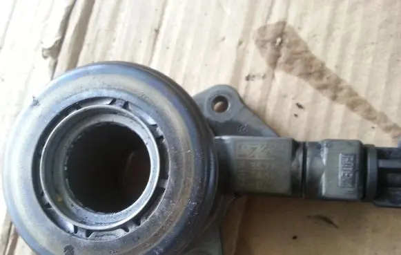 Jaguar X-Type Clutch slave cylinder 
