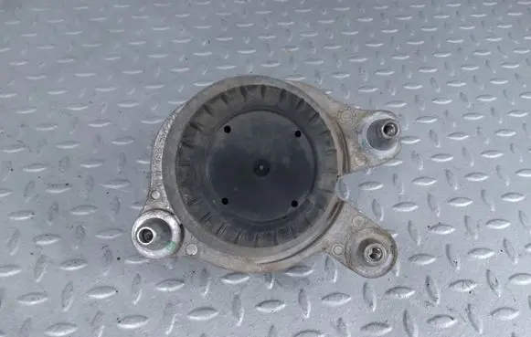 Mercedes-Benz C W205 Engine mount bracket A2132400500