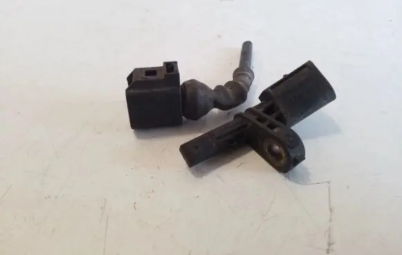 Volkswagen PASSAT B6 ABS brake wheel speed sensor 7H0927804