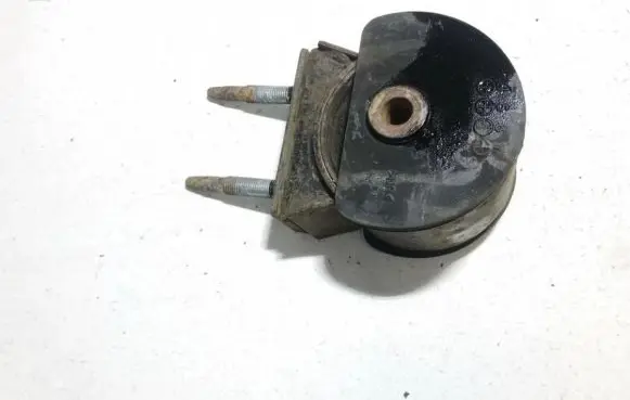 Suzuki Swift I Engine mount bracket