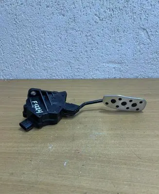 Lexus RX 450H Accelerator throttle pedal 7811048030 F1224