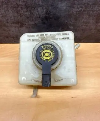 BMW 5 E60 E61 Brake fluid reservoir 32067179D