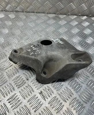 BMW X1 E84 Engine mounting bracket 6777061 13807410