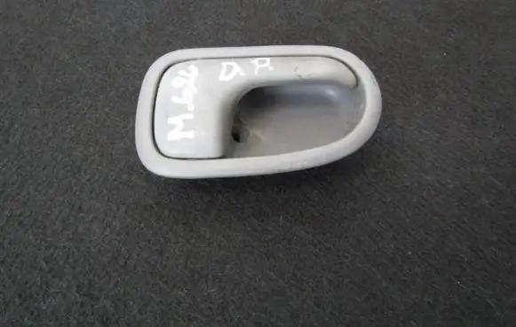 Mazda 626 Front door interior handle dh22i