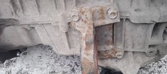 Toyota Avensis T250 Engine mounting bracket