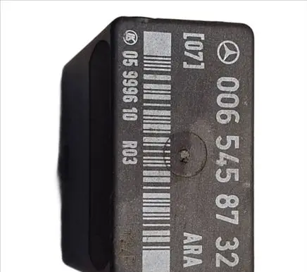 Mercedes-Benz E W124 Fuel pump relay 0065458732
