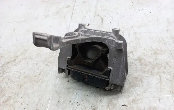 Volkswagen Jetta USA Engine mount bracket 5Q0199262BN