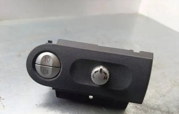 Mitsubishi Colt Wing mirror switch