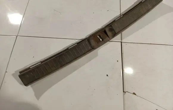 Toyota Corolla Verso AR10 Other trunk/boot trim element 647160F010