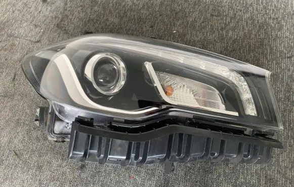 Suzuki SX4 S-Cross Headlight/headlamp 100-18738