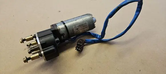 Mercedes-Benz SL R230 Seat adjustment motor A2308201142 2308201142