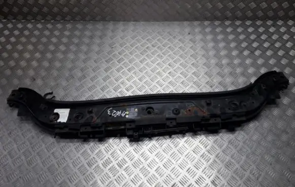 Renault Megane II Radiator support slam panel