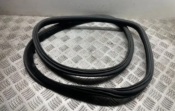 BMW 4 F36 Gran coupe Rear door rubber seal (on body) 7401893