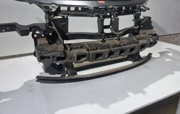 Volkswagen PASSAT B6 Radiator support slam panel 3C0010409J