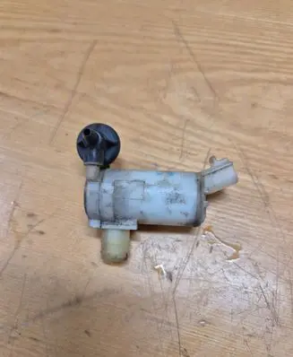 Honda CR-V Windscreen/windshield washer pump