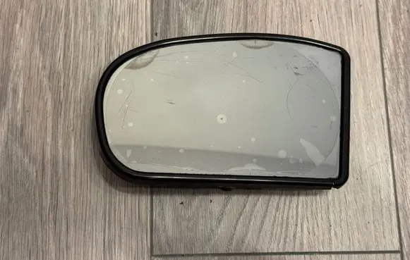 Mercedes-Benz E W211 Wing mirror glass 2118100321 B330161