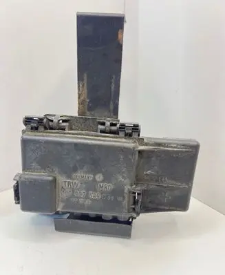 Volkswagen Golf IV Fuse module 1J0937549