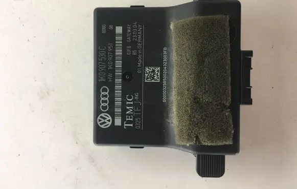 Volkswagen Golf V Gateway control module 1K0907530C 1K0907951