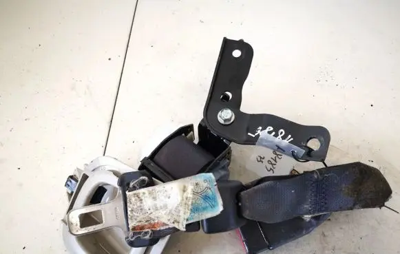 Subaru Outback Middle seatbelt (rear) 