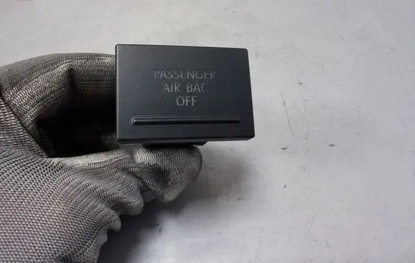 Volkswagen Touareg I Passenger airbag on/off switch 7L6919235B
