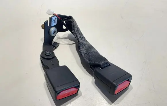 BMW 1 F40 Rear seatbelt buckle 7456284