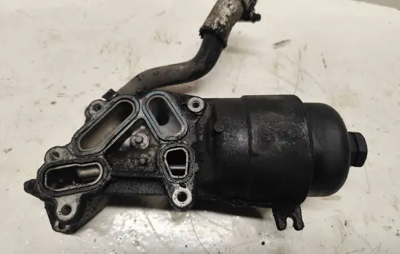 Volvo V50 Oil filter mounting bracket 6610786