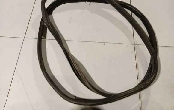 Peugeot 206 Rubber seal front coupe door 