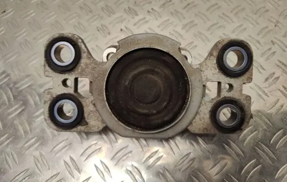 Engine mount bracket