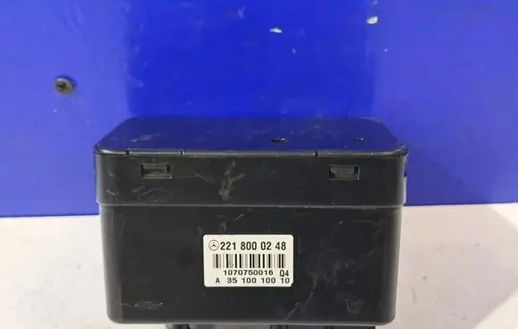 Mercedes-Benz S W221 Central locking vacuum pump 2218000248