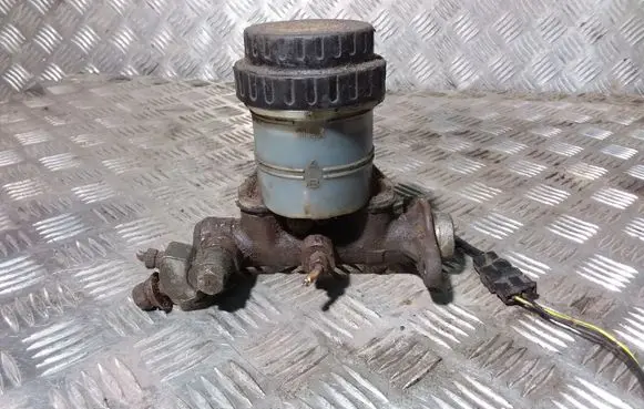 Mitsubishi Pajero Master brake cylinder