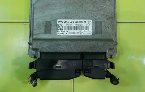 Skoda Fabia Mk2 (5J) Engine control unit/module 03D906023M XP218