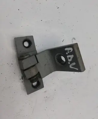 BMW 5 E60 E61 Front door upper hinge 7068074
