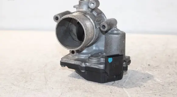 Volkswagen PASSAT B7 Throttle valve 03L128063K