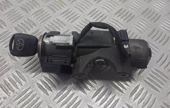 Toyota Avensis T250 Ignition lock N05015178