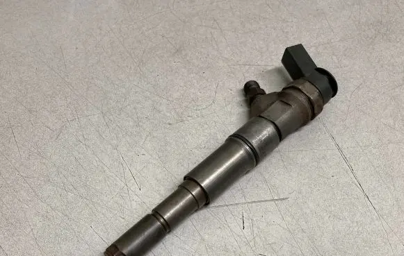 BMW 5 E60 E61 Fuel injector 0445110212 7794652