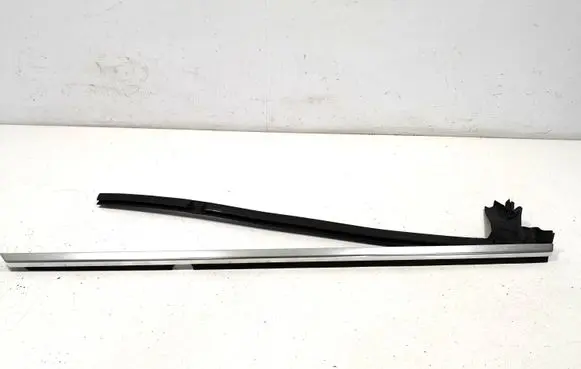 Front door glass trim molding