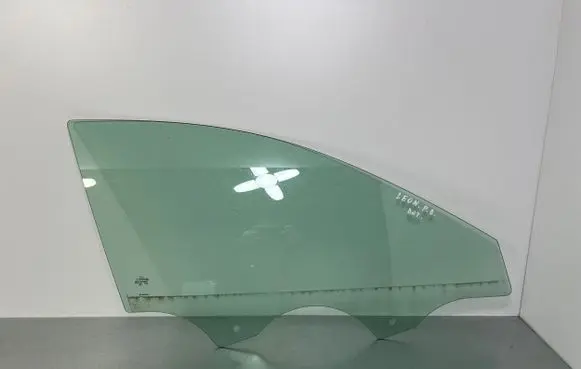 Seat Leon IV Front door window glass four-door 5FA845202A