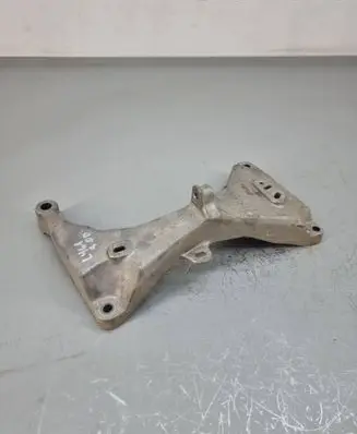 Land Rover Range Rover Sport L461 Engine mounting bracket M8e26w004bb