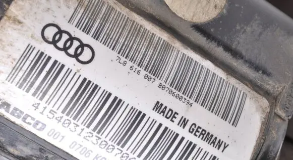 Audi Q7 4L Air suspension compressor 7L8616007