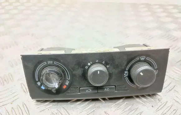 Skoda Fabia Mk2 (5J) Climate control unit 5J0820045
