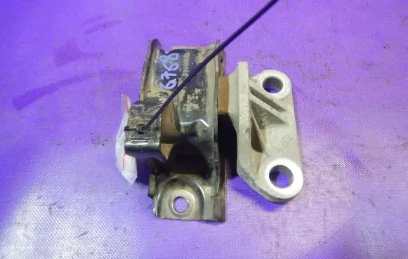 Opel Corsa D Engine mount vacuum valve 13130745
