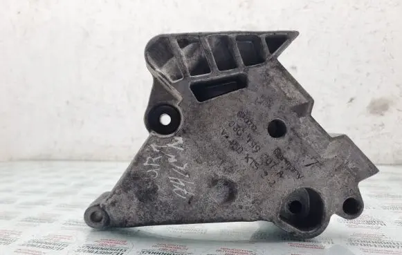 Volkswagen Touran I Engine mounting bracket 03G199207A
