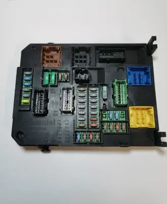 Citroen DS4 Fuse module 9806687980 BSIQ0401 S180204004B